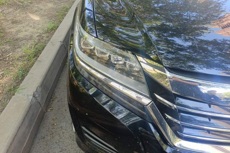 Used Honda Elysion 2016 2.4L Supreme Edition Right Front Headlight