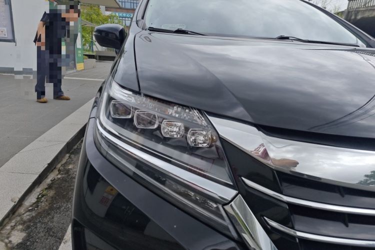 Used Honda Elysion 2016 2.4L Supreme Edition Right Front Headlight
