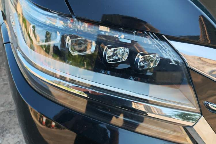 Used Honda Elysion 2016 2.4L Luxury Edition Right Front Headlight
