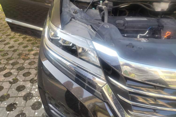 Used Honda Elysion 2016 2.4L Style Edition Right Front Headlight