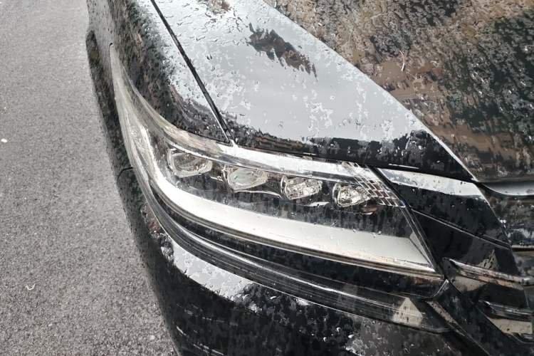 Used Honda Elysion 2016 2.4L Supreme Edition Right Front Headlight