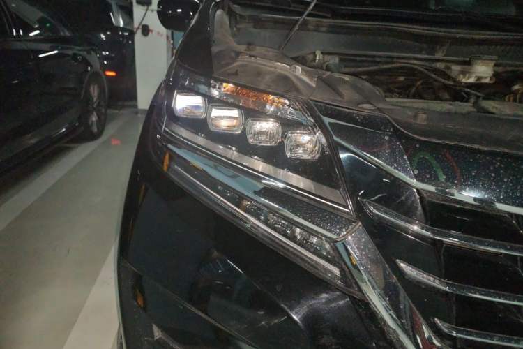 Used Honda Elysion 2016 2.4L Supreme Edition Right Front Headlight