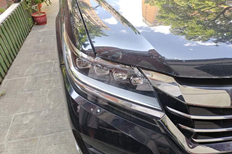 Used Honda Elysion 2016 2.4L Supreme Edition Right Front Headlight