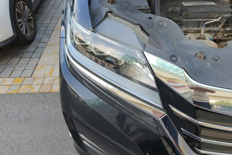 Used Honda Elysion 2016 2.4L Style Edition Right Front Headlight