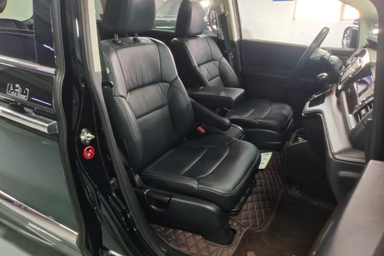 Used Honda Elysion 2016 2.4L Supreme Edition Right Front Seat