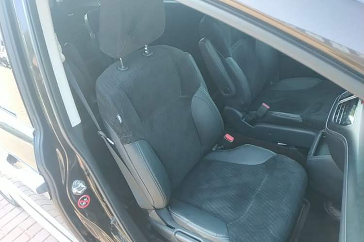 Used Honda Elysion 2016 2.4L Classic Edition Right Front Seat