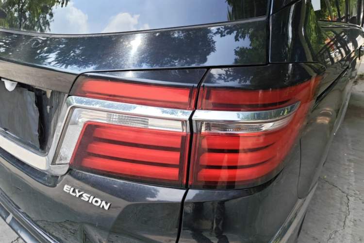 Used Honda Elysion 2016 2.4L Style Edition Right Rear Taillight
