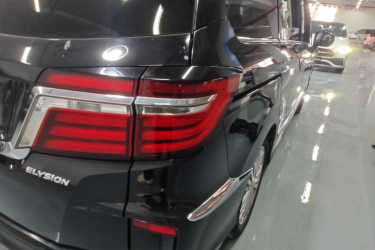 Used Honda Elysion 2016 2.4L Supreme Edition Right Rear Taillight