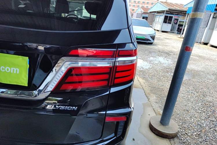 Used Honda Elysion 2016 2.4L Classic Edition Right Rear Taillight