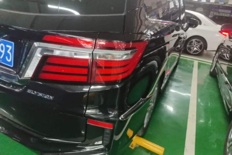 Used Honda Elysion 2016 2.4L Luxury Edition Right Rear Taillight