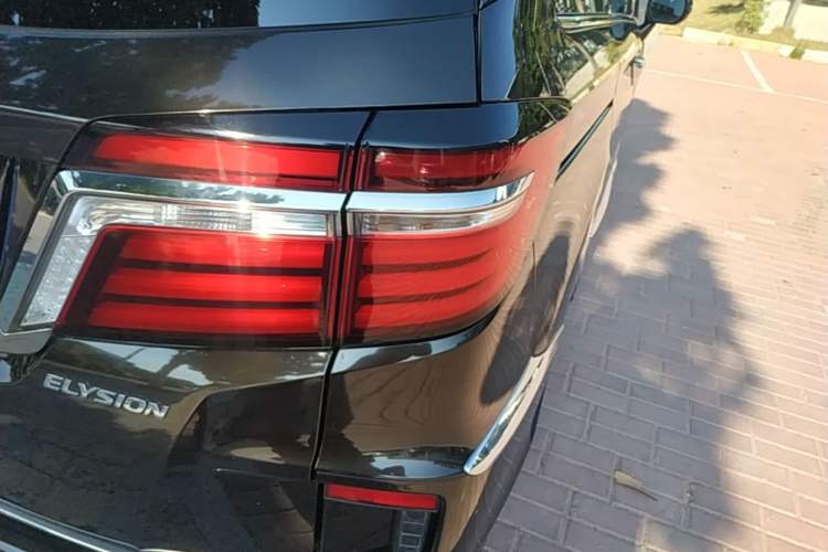 Used Honda Elysion 2016 2.4L Classic Edition Right Rear Taillight
