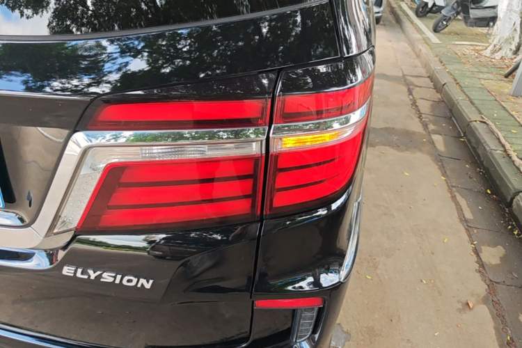 Used Honda Elysion 2016 2.4L Supreme Edition Right Rear Taillight
