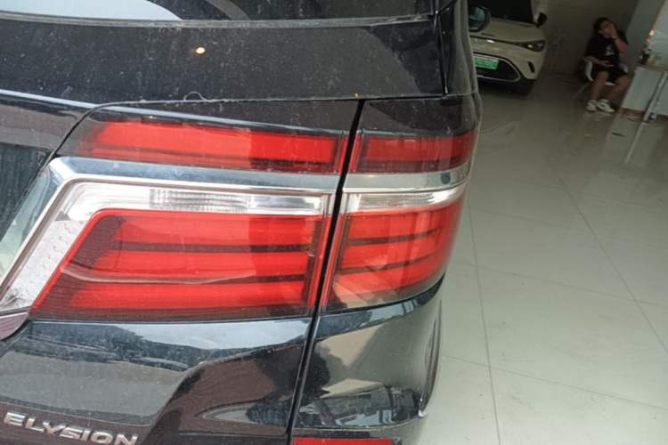 Used Honda Elysion 2016 2.4L Luxury Edition Right Rear Taillight
