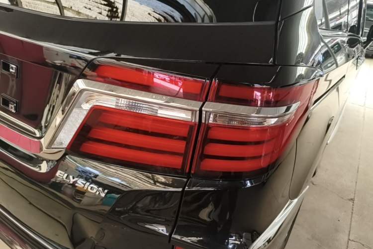 Used Honda Elysion 2016 2.4L Style Edition Right Rear Taillight