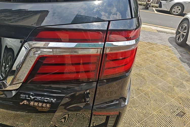 Used Honda Elysion 2016 2.4L Style Edition Right Rear Taillight
