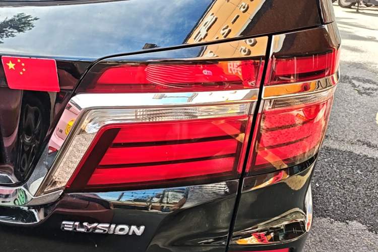 Used Honda Elysion 2016 2.4L Classic Edition Right Rear Taillight