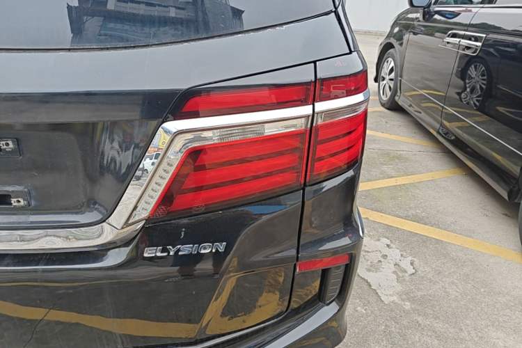 Used Honda Elysion 2016 2.4L Classic Edition Right Rear Taillight