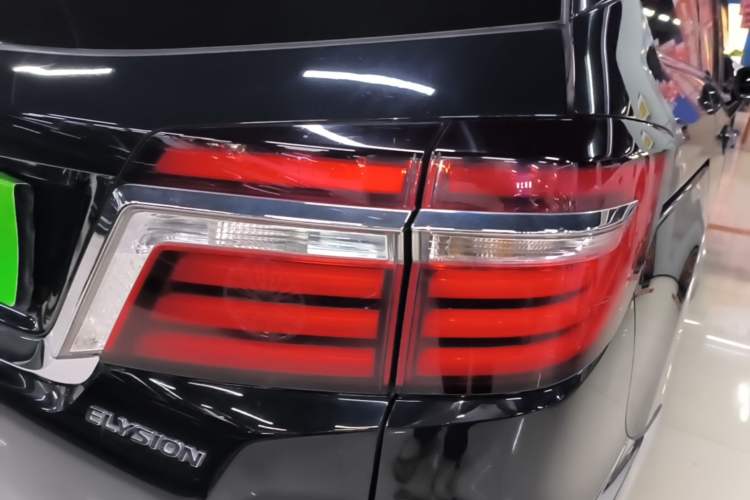 Used Honda Elysion 2016 2.4L Supreme Edition Right Rear Taillight