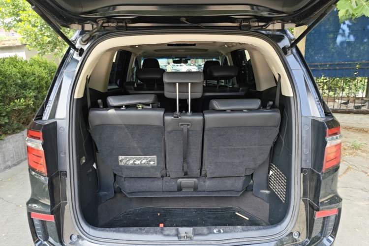 Used Honda Elysion 2016 2.4L Style Edition Trunk