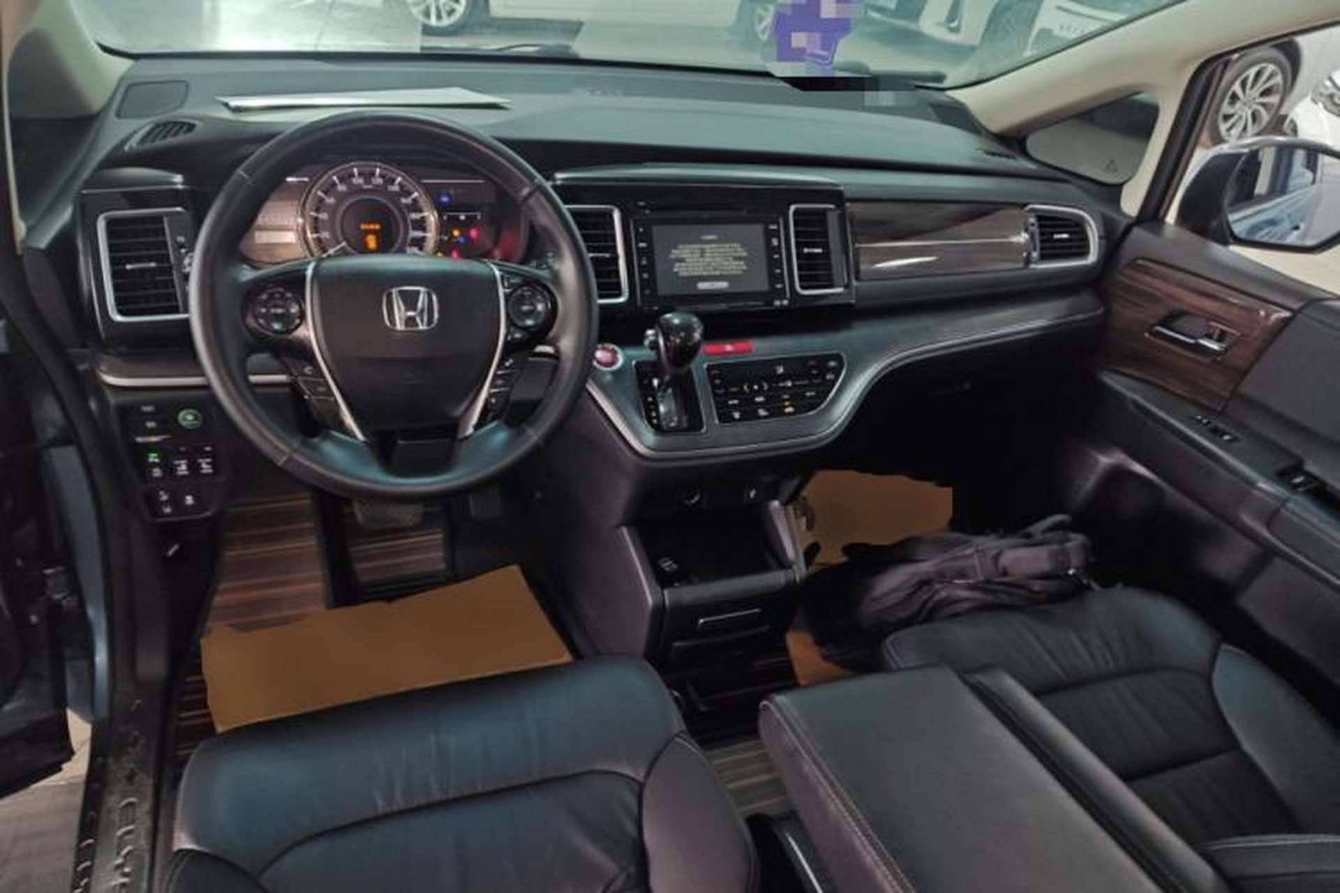 Used Honda Elysion 2016 2.4L Supreme Edition Center Console
