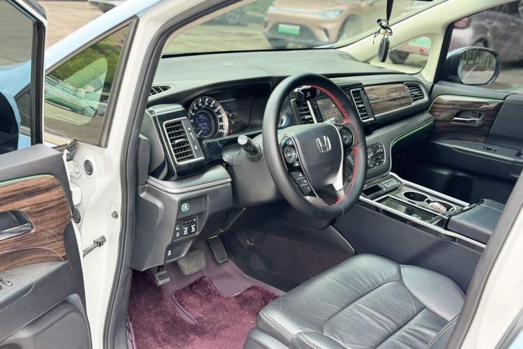 Used Honda Elysion 2016 2.4L Style Edition Interior 1