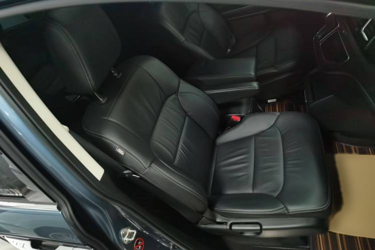 Used Honda Elysion 2016 2.4L Supreme Edition Interior 1
