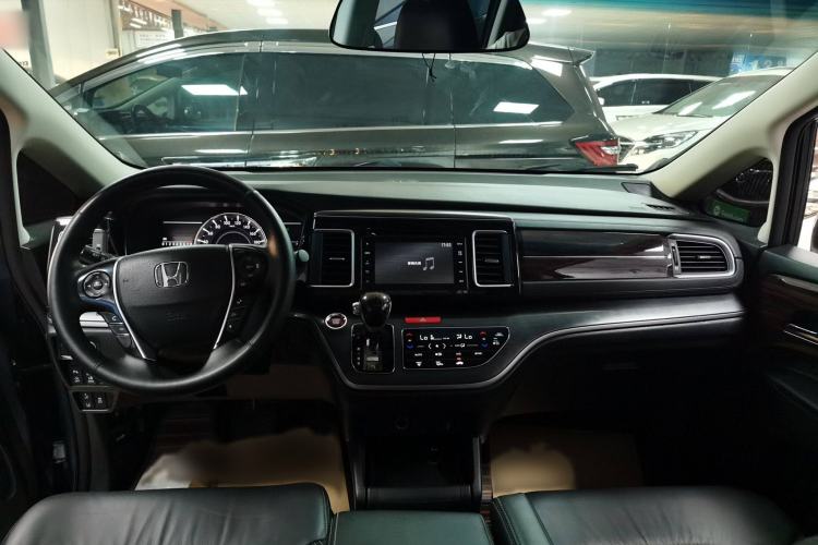 Used Honda Elysion 2016 2.4L Supreme Edition Interior 12