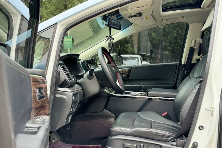 Used Honda Elysion 2016 2.4L Style Edition Interior 2