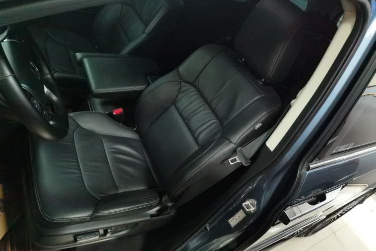 Used Honda Elysion 2016 2.4L Supreme Edition Interior 2