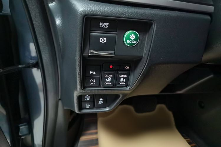 Used Honda Elysion 2016 2.4L Supreme Edition Interior 5