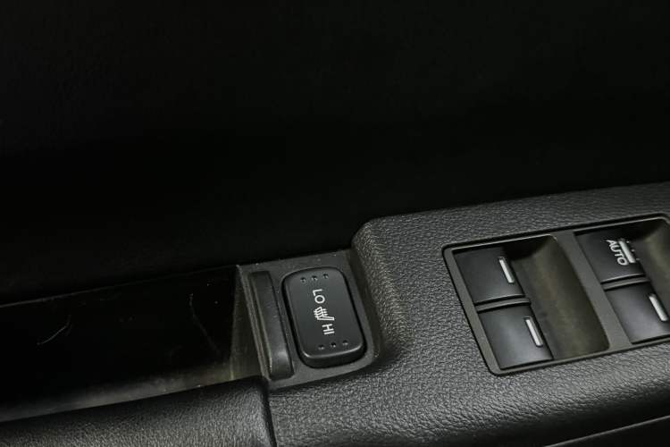 Used Honda Elysion 2016 2.4L Style Edition Interior 9