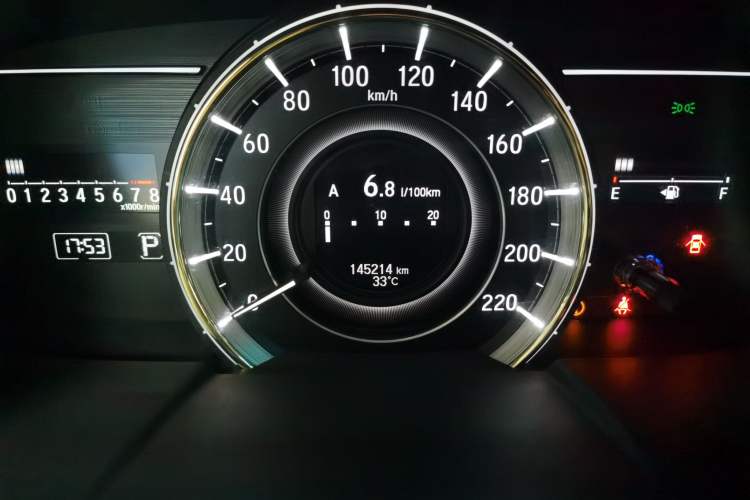 Used Honda Elysion 2016 2.4L Supreme Edition Odometer Close Up