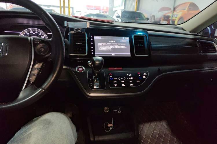 Used Honda Elysion 2016 2.4L Luxury Edition Audio And AC Panel