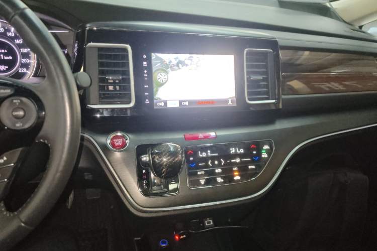 Used Honda Elysion 2016 2.4L Luxury Edition Audio And AC Panel