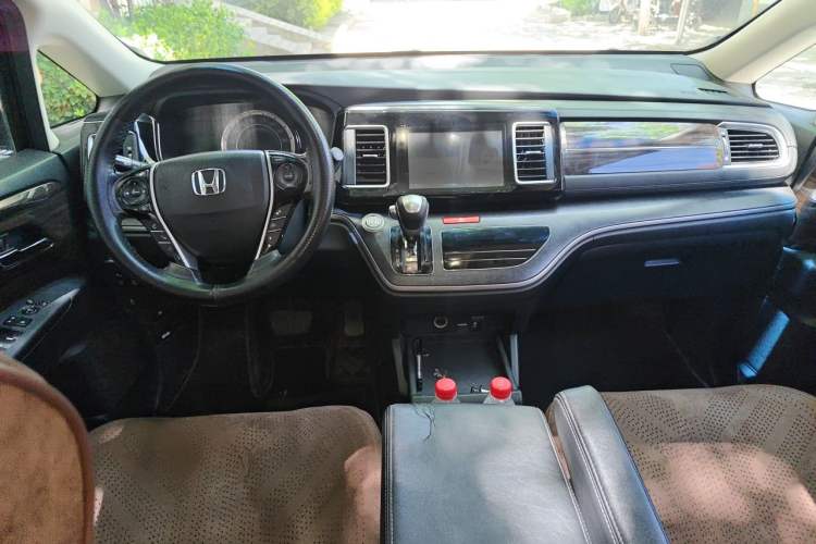 Used Honda Elysion 2016 2.4L Luxury Edition Center Console