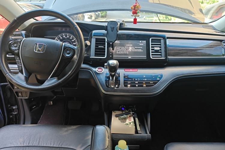 Used Honda Elysion 2016 2.4L Style Edition Center Console