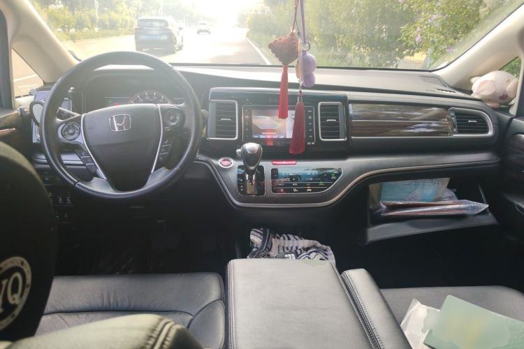 Used Honda Elysion 2016 2.4L Supreme Edition Center Console