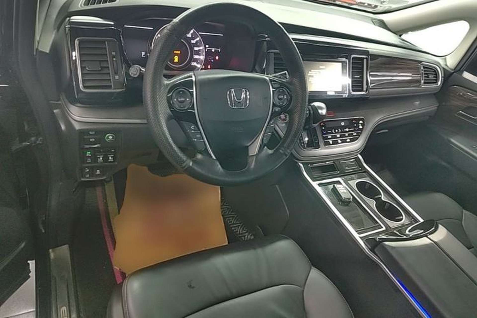 Used Honda Elysion 2016 2.4L Supreme Edition Center Console