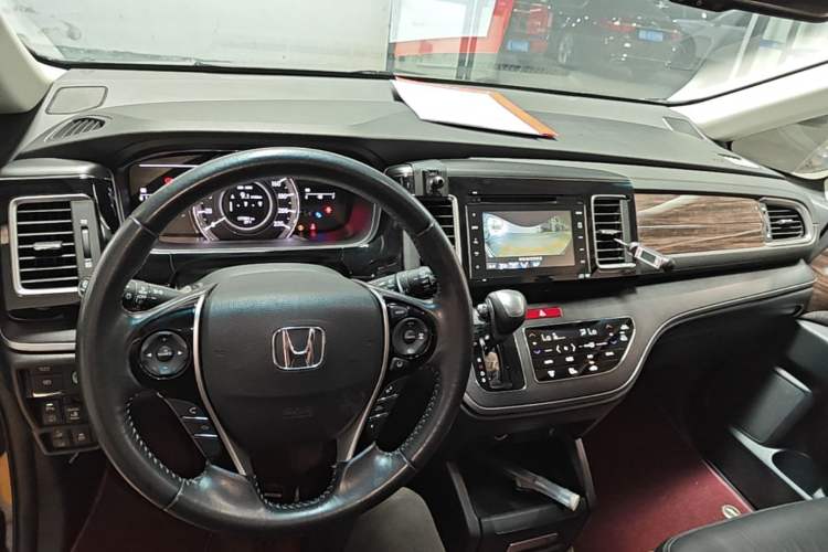 Used Honda Elysion 2016 2.4L Supreme Edition Center Console