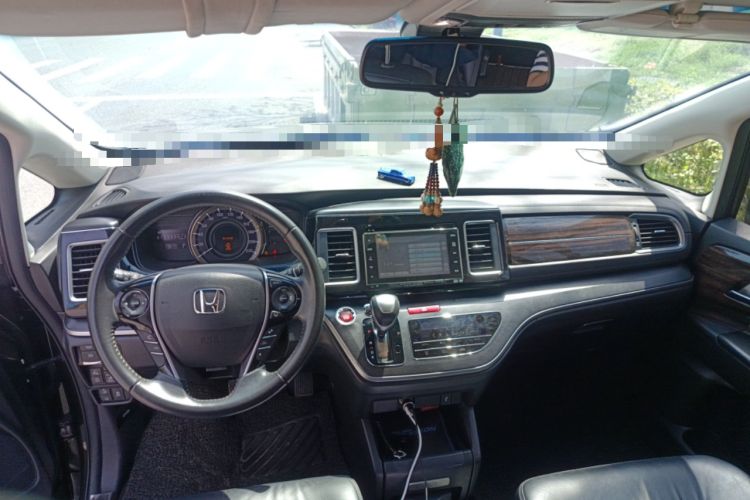 Used Honda Elysion 2016 2.4L Supreme Edition Center Console