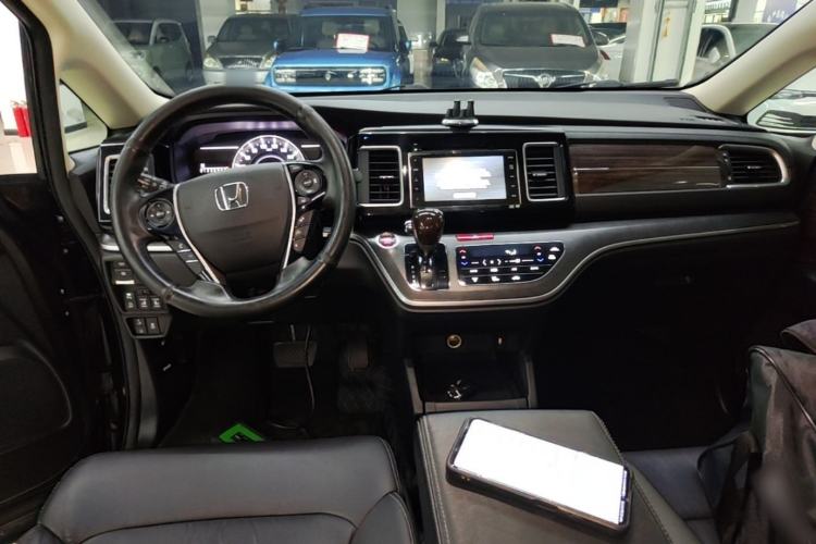 Used Honda Elysion 2016 2.4L Supreme Edition Center Console