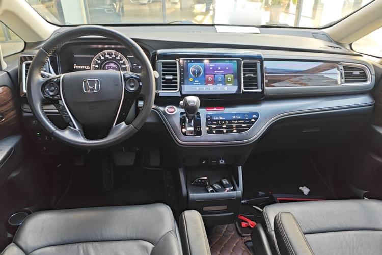 Used Honda Elysion 2016 2.4L Style Edition Center Console