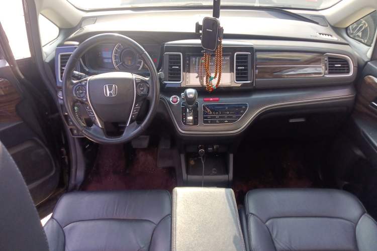 Used Honda Elysion 2016 2.4L Luxury Edition Center Console