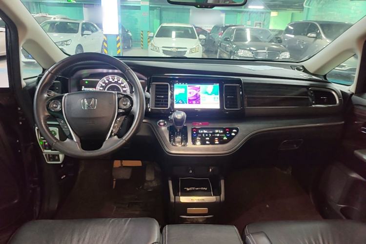 Used Honda Elysion 2016 2.4L Supreme Edition Center Console