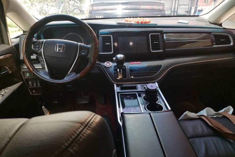Used Honda Elysion 2016 2.4L Style Edition Center Console