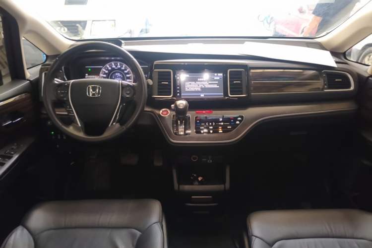 Used Honda Elysion 2016 2.4L Style Edition Center Console