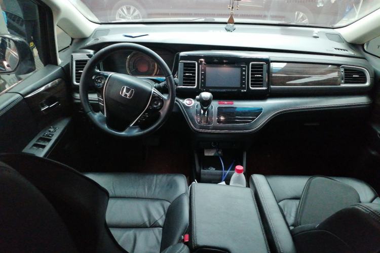 Used Honda Elysion 2016 2.4L Supreme Edition Center Console