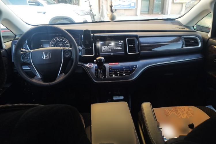 Used Honda Elysion 2016 2.4L Comfort Edition Center Console