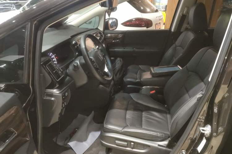 Used Honda Elysion 2016 2.4L Luxury Edition Driver Seat