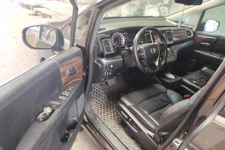 Used Honda Elysion 2016 2.4L Luxury Edition Driver Seat